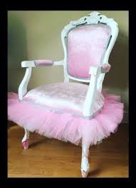 Pin By Lissette Merchan On Krislo In 2020 Princess Chair Pink Furniture Party Chairs