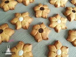Biscuits Fleurs Faciles Sans Emporte Piece Companion Ou Non Recette En 2020 Recette Biscuit Sable Recette Biscuit Fondue Au Chocolat