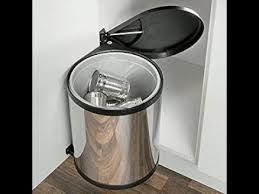 La poubelle pivotante démontrée dans le vidéo est géniale, elle s'ouvre automatiquement! Installer La Poubelle Cuisine Sur Porte Youtube