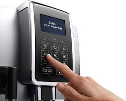 Boasting 1450w power with 19 bar pump pressure, this machine easily creates coffee to delight everyone. Dinamica Automatic Coffee Machine De Longhi Singapore