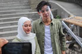 @rayeeofficial @eiofficial_ @ceritarein part of @adammusik_ for business : Dinda Hauw Blak Blakan 3 Alasan Sempat Tolak Ajakan Nikah Rey Mbayang Matamata Com