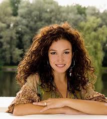Katja schuurman is de oudere zus van de zangeres en actrice birgit schuurman (1977). Katja Schuurman