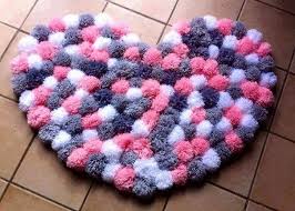 Wie sie teppiche selber weben können. Pompon Teppich Als Herz Selber Machen Dekoking Diy