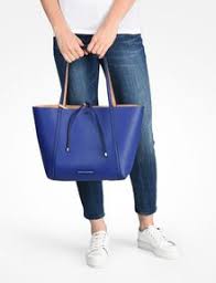 Sort by original armani jeans patent tote bag in black. Armani Exchange Medium Reversible Tote Tote Bag For Women A X Online Store