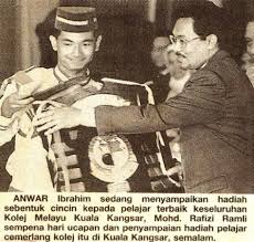 Dalam perbicaraan tersebut, kekeliruan berkaitan dengan wali yang mengakadnikahkan perkahwinan menjadi persoalan utama bagi menentukan keesahan pernikahan tersebut. Biodata Rafizi Ramli