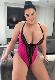 Just Looking on X: Sexy Huge Tits Beauty Sophie Lawson  t.coHs9K11U3am  X