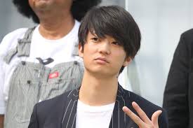 Kentaro is a chef and the son of katsuyo kobayashi. ä¼Šè—¤å¥å¤ªéƒŽã®å¤©ç‹—ã¶ã‚Š å£²ã‚Œãªã„å¹´ä¸Šã«ã¯ ã†ã£ã™ ã‹æŒ¨æ‹¶ãªã— å¥³æ€§è‡ªèº«