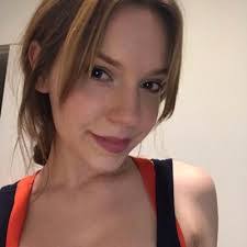 Andrea Mengler's Instagram, Twitter & Facebook