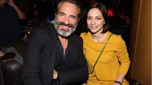 On la savait enceinte de son deuxième enfant, une grossesse confirmée à la télévision, mais nathalie. Jean Dujardin A Epouse Nathalie Pechalat Le Jour Du Mariage Princier Premiere Fr
