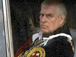 پرنس اندرو، برادر پادشاه بریتانیا اعلام کرد از عنوان سلطنتی خود صرف نظر می‌کند