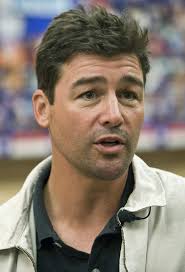 Mandy patinkin, küçük kahraman, gökteki kale ve mucize yapımları ile tanınan oyuncu ve seslendirme. Kyle Chandler Wikipedia