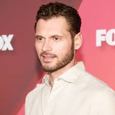 Adan Canto, ator de "Designated Survivor", morre aos 42 anos