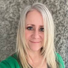 Vicki Hillhouse's Instagram, Twitter & Facebook