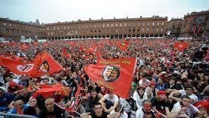 Avec deux finales 100% anglais, la compagnie aérienne a pris des dispositions spéciales pour que tous les 23 vols emirates opérant au départ et à destination de l'angleterre pendant les matches soient équipés de la télévision en direct avec live tv. Ecran Geant Supporters Securite Tout Ce Qu Il Faut Savoir Pour Voir La Finale Du Stade Toulousain Sur La Place Du Capitole Ladepeche Fr