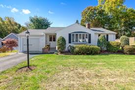 22 Drury Lane, Stoneham MA Real Estate Listing