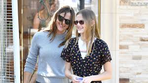 Jennifer garner also touched on her other daughter, seraphina, who is in her last year at the year 2020 has kind of felt as if it has lasted for about 15 years, so i guess it shouldn't surprise me that. Mini Me Jennifer Garners Tochter 13 Sieht Aus Wie Sie Promiflash De