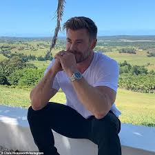 Наиболее известен по роли тора в кинематографической вселенной marvel: Chris Hemsworth Seeks Specialist Hospital Treatment For A Severe Back Injury Daily Mail Online