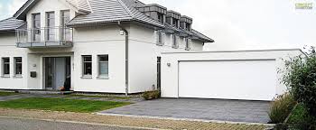 Darüber hinaus lassen sich an betongaragen auch erdanschüttungen durchführen und als fertiggarage eignen sie sich sogar für den bau von unterflurgaragen. Fertiggaragen Nach Mass Individuelle Garagen Von Concept Beton