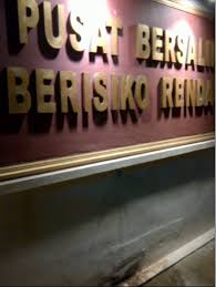 Mereka juga berisiko untuk mengalami masalah kekurangan oksigen semasa kelahiran (intrapartum hypoxia). Achtung Pusat Bersalin Berisiko Rendah Pbbr Putrajaya