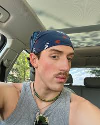 Roommate or room to rent in Chicago