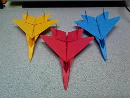 The Art of Origami: Jak zrobić myśliwiec z papieru