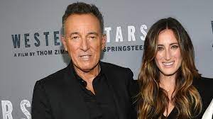 Aug 03, 2021 · jessica springsteen approached the reporters lining a partition inside an interview area and glanced at the voice recorders piled onto three brown plastic trays in front of her. Goldmedaille Statt Goldplatte Tochter Von Rock Legende Bruce Springsteen Macht Bei Olympia Mit