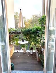 Möblierte wohnung in berlin suchen: Kleiner Balkon In Berlin Kleiner Balkon Sonnenschirm Balkon Terassenideen