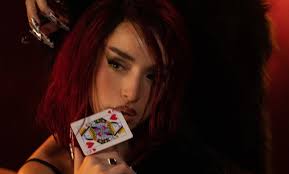 Lola Indigo presenta 'La Reina'