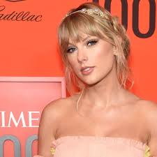 Taylor Swift Makes Surprise Appearance at Wall Mural in Nashville Ahead of  Big Announcement