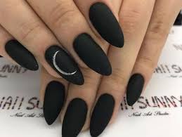 Me encanta el brillo que se reparte en diferentes uñas de forma. Unas Acrilicas Disenos Negras Unas Acrilicas Negras Que Debes Probar Unas Manos Y Pies Facebook Contact Disenos De Unas Acrilicas On Messenger Porschelzh Images