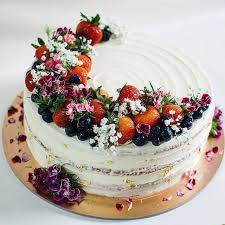 Karo Diese Susse Wir Haben Eine Menge Liebe Fur Dieses Rustikale Blum Cake Love Blum Ca Tortendeko Kuchen Und Torten Rezepte Kuchen Und Torten