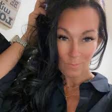 Heather Cobine's Instagram, Twitter & Facebook