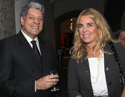 Fernando (que já tinha dois filhos do primeiro casamento com lilibeth­ monteiro de carvalho, joaquim e arnon, hoje com 33 e 35 anos) não soube lidar com a minha fragilidade e disse uma frase. Abertura Da Exposicao O Besnumismatica E O Brasil No Museu Historio Nacional No Rio Society Rio Sp