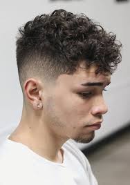 Pembahasan model rambut pria sesuai model rambut pendek sesuai bentuk wajah yang selanjutnya adalah model untuk wajah segitiga. 7 Model Rambut Pendek Pria 2021 Yang Diprediksi Akan Menjadi Tren Kumparan Com