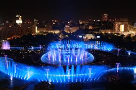 Fântânile din piața unirii, construite la sfârșitul anilor '80, reprezintă unul dintre cele mai lungi astfel de sisteme din lume (1.4 km), cu o suprafață a apei de 16.200 m², unic prin modul de dispunere în centrul capitalei. Fantanile De La PiaÅ£a Unirii De Cartea Recordurilor Libertatea