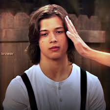Leo Howard Singing