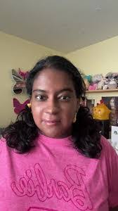 Julie Alves's Instagram, Twitter & Facebook