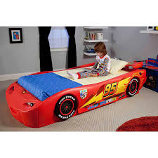 This solid mdf toddler bed looks like the famous lightning mcqueen disney cars character and is real favourite in boys beds. Delta Children Disney Pixar Cars Lightning Mcqueen Plastic Toddler Bed Walmart Com Walmart Com
