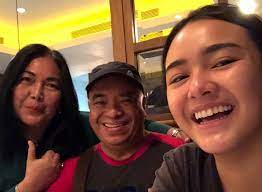 Rupanya, stroke yang dialami ibu amanda manopo karena penyakit bawaan diabetesnya baru dua hari, nggak mungkin masih jalan. 8 Potret Kompak Amanda Manopo Bersama Keluarga Langka Banget Tabloidbintang Com