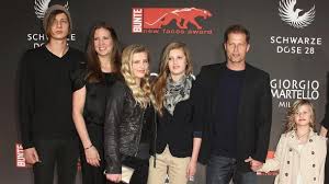 Mehr kann ich dazu im moment nicht sagen», so til schweiger zu der zeitung. Dana Uber Til Schweiger Der Vater Hat Oft Wenig Lust Die Kinder Zu Erziehen