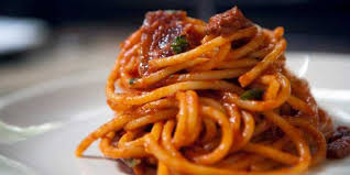 Fra i piatti tipici della provincia, si possono ricordare i bucatini all'amatriciana mentre, per la gastronomia romana, vanno citati le fettuccine e gli spaghetti alla carbonara. Prodotti Tipici Del Lazio Arte Mare Scienza