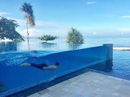 Hotel Di Indonesia Dengan Kolam Renang Kaca Serasa Berenang Dalam Akuarium