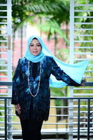 Daha önce de sosyal yardım bakanıydı. Jika Hendak Berjaya Selalu Ingat Asal Usul Jangan Besar Kepala Datin Dr Leez Nona