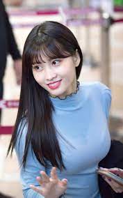 181011 Twice Momo Airport Fashion Classic Hairstyles Black Hair Bangs Momo