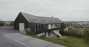 One home is missing an exterior wall, he said. Rua7yhghhne7m
