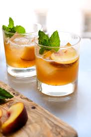 Instructions add ice, preserves, bourbon, triple sec and orange juice to a shaker and shake vigorously for 15 seconds. Christmas Bourbon Drink Recipes Bourbon Drinks With Images Bourbon Drinks Recipes Sembilan Orang
