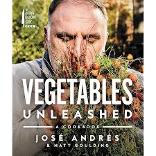 The Chef's Garden: A Modern Guide to Common and Unusual Vegetables-with  Recipes: A Cookbook: JONES, FARMER LEE, Donnelly, Kristin, Andres, Jose:  9780525541066: Amazon.com: Books
