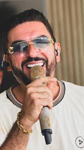 Dennys Andrade's Instagram, Twitter & Facebook