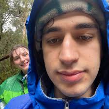 Do Barcelo resorts give wristbands to guests?