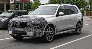 The first bmw x7 combines the presence, exclusivity and spaciousness. 2022 Bmw X7 Is Bound To Cause Controversy With Its Split Headlights Carscoops